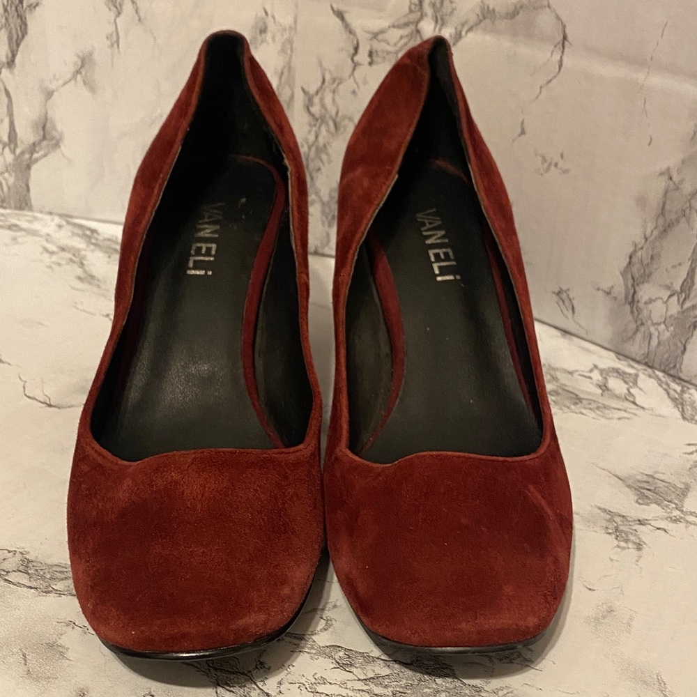 Pre-Owned, Women’s Size 6M Van Eli Burgundy Suede Heels